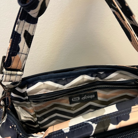 Lug Scoop Crossbody in Floral Multi - Picture 2 of 6